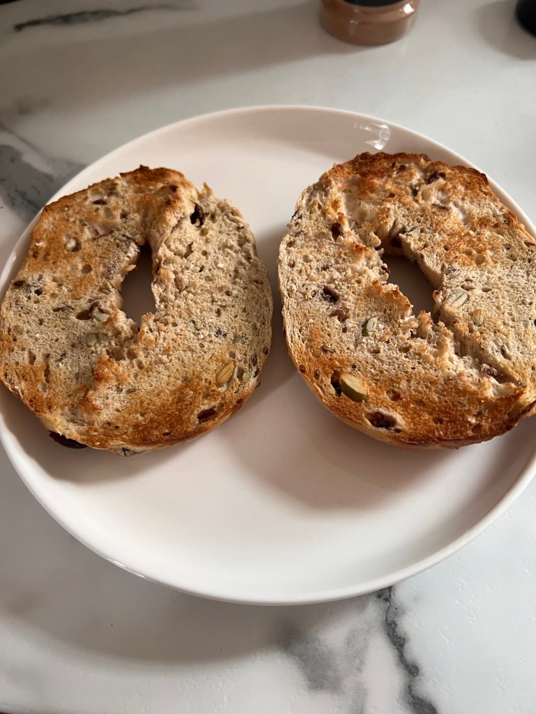 Wondering how Aldi’s Harvest Bagels taste? Here’s a full taste test, plus my favorite topping ideas from sweet to savory—including the ultimate fall sandwich. Keywords: Aldi bagel review, Harvest Bagel toppings, fall food inspiration, cranberry goat cheese ideas, Aldi finds 2025