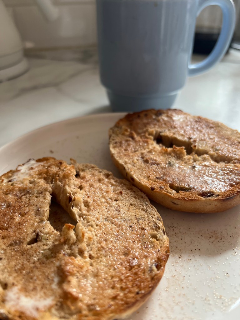 Wondering how Aldi’s Harvest Bagels taste? Here’s a full taste test, plus my favorite topping ideas from sweet to savory—including the ultimate fall sandwich. Keywords: Aldi bagel review, Harvest Bagel toppings, fall food inspiration, cranberry goat cheese ideas, Aldi finds 2025